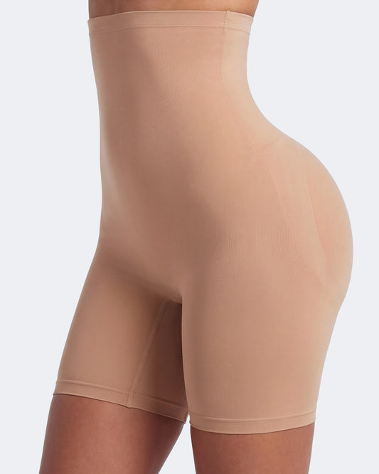 Litchy High-Waisted Short in Sandy, vooraanzicht met ingesnoerde taille