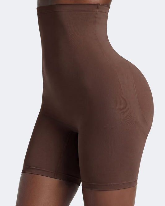 Litchy High-Waisted Short in Espresso, vooraanzicht met ingesnoerde taille