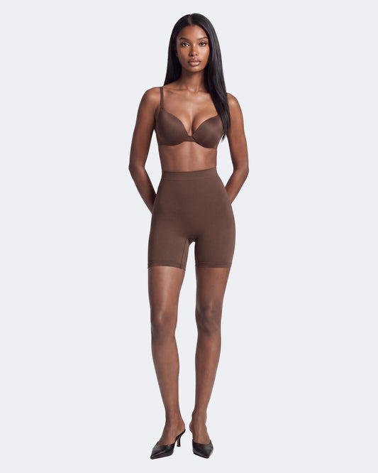 Litchy Mid-Rise Short in Espresso, butt lifting shapewear die billen lift en buik wegwerkt