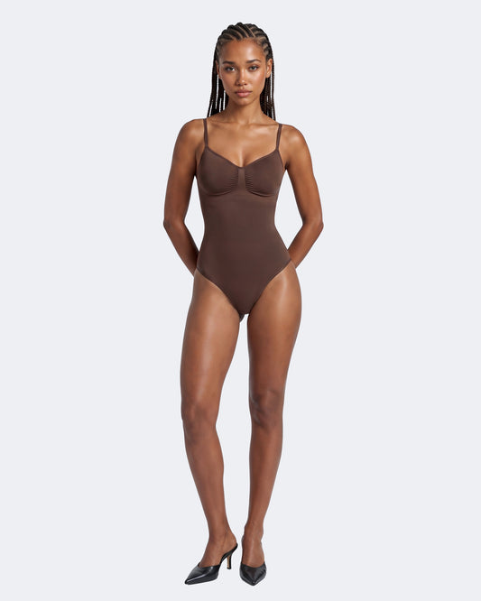 Litchy Thong Bodysuit in Espresso, corrigerende shapewear met tummy control en snatched waist