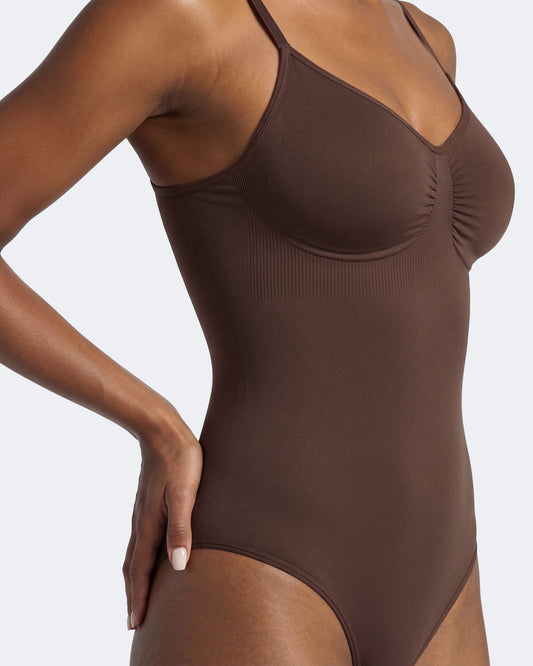Litchy Thong Bodysuit in Espresso, vooraanzicht met platte buik