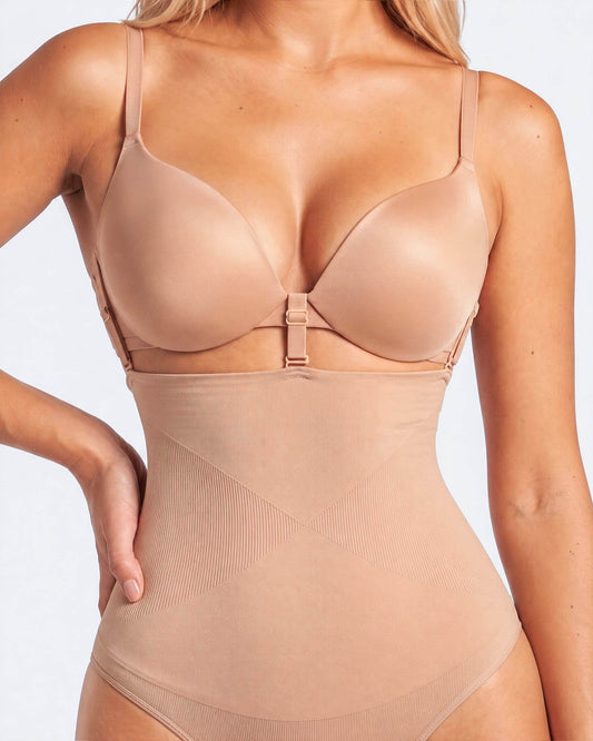 Litchy High-Waisted Thong in Sandy op model, snatched silhouet