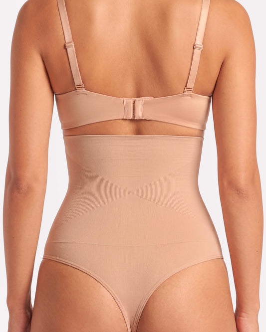 Litchy High-Waisted Thong in Sandy, achteraanzicht met thong-achterkant