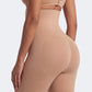 Litchy High-Waisted Short in Sandy, achteraanzicht met gelifte billen