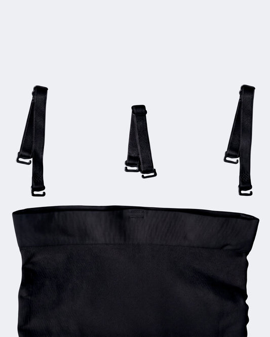 Litchy High-Waisted Short in het zwart op model met verstelbare bh-bandjes