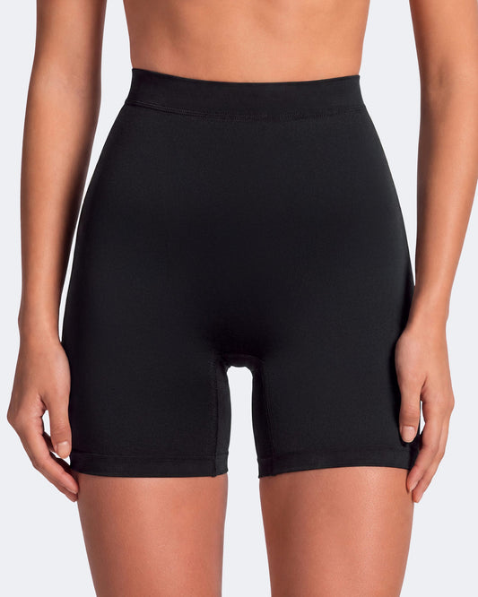 Litchy Mid-Rise Short in het zwart, vooraanzicht met gladde buik